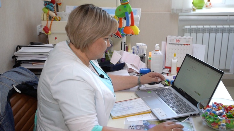 Історія лікарки з Харківщини, яка під обстрілами возила підгузки дітям та ліки бійцям