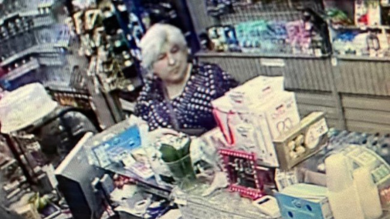 Можуть бути причетні до злочинів у Луцьку: поліція встановлює особи неповнолітніх хлопців та жінки. ФОТО