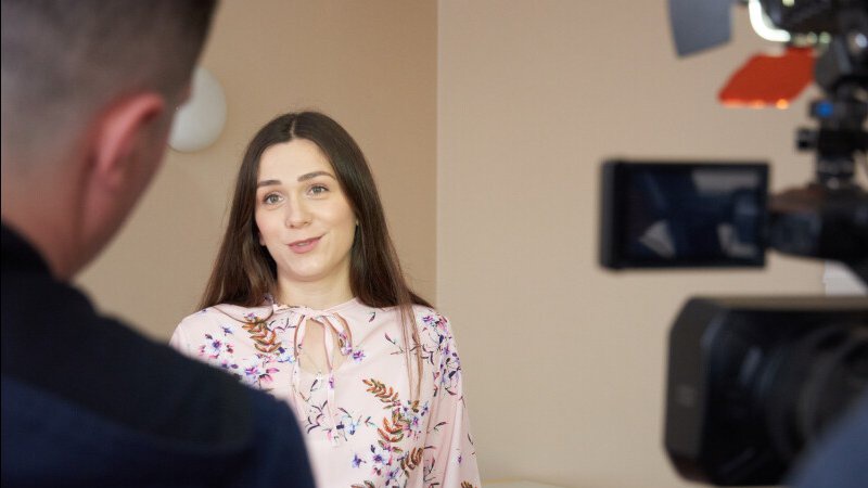 Актриса з Луцька разом із маленькою донечкою збирають мільйони переглядів у соцмережі