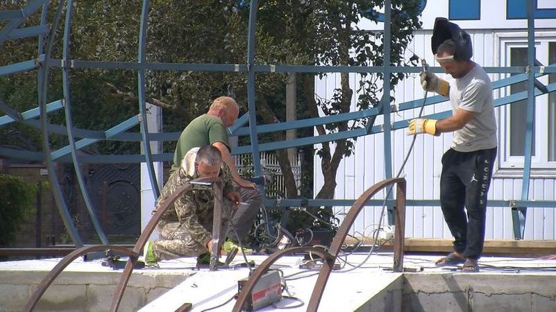 У селі на Волині зводять сцену просто неба