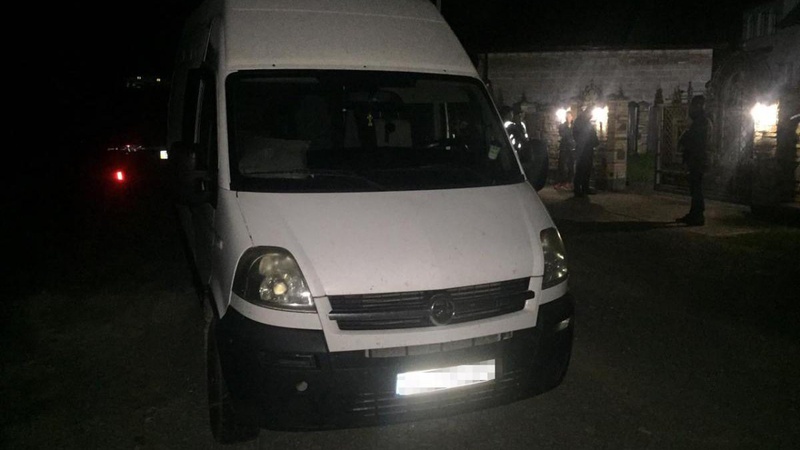 Здавав назад: на Львівщині водій «Опеля» на смерть збив свою 2-річну доньку