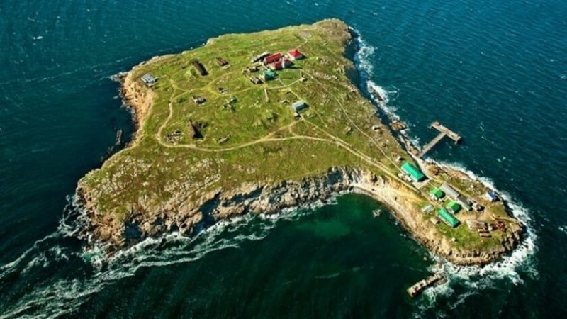 Росіяни зранку скинули фугасну бомбу на Зміїний