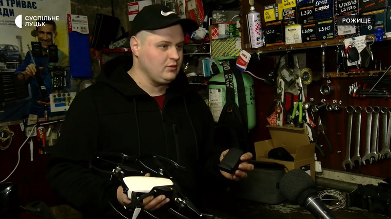 Майстер з Рожища модернізує дрони та лагодить авто для ЗСУ