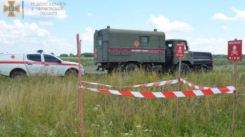 Волинські сапери розміновують Чернігівщину. Фото