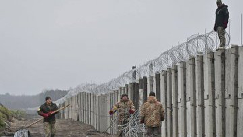 На Волині зводять стіну на кордоні з білоруссю. ФОТО