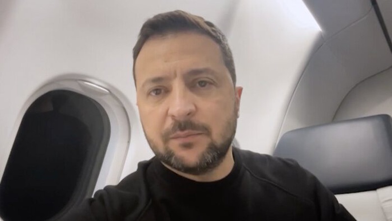 Зеленський записав звернення у літаку: чим хвалився президент