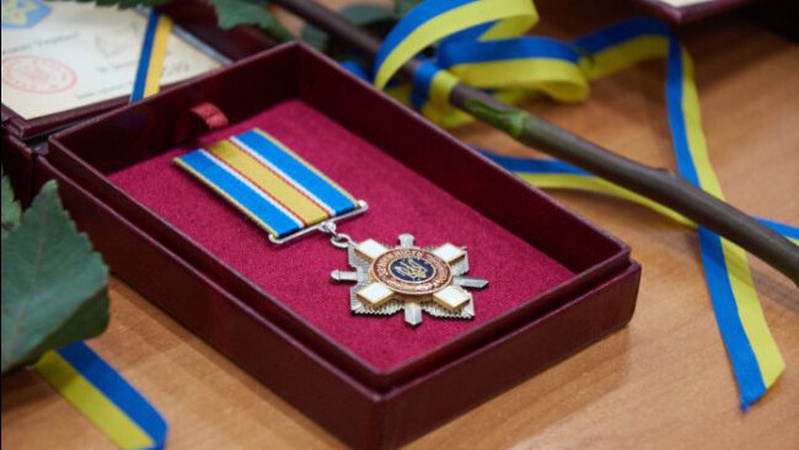 Мер Луцька вручив ордени рідним загиблих Героїв