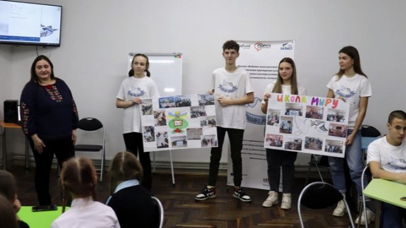 У Володимирському ліцеї відкрили Клас Миру