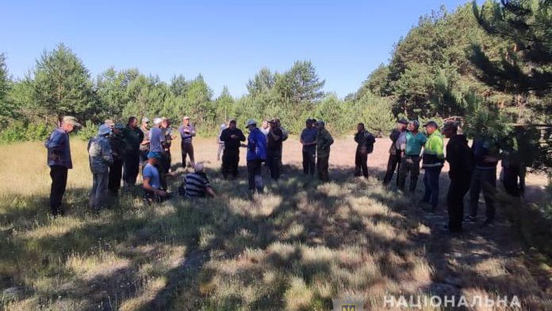 Усю ніч в лісі сотні людей розшукували 91-річного волинянина. ФОТО