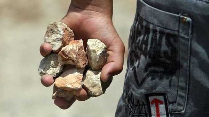 На Волині невідомі обкидали камінням автомобіль