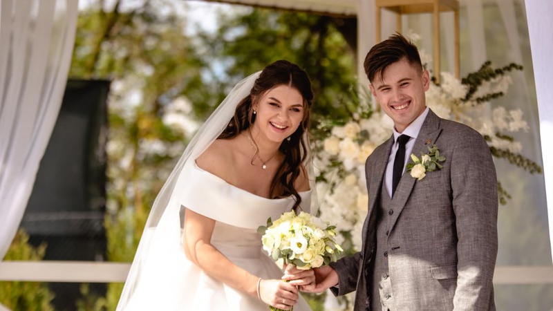 Одружуються біля замку та в парках: у Луцьку провели понад 200 виїзних церемоній