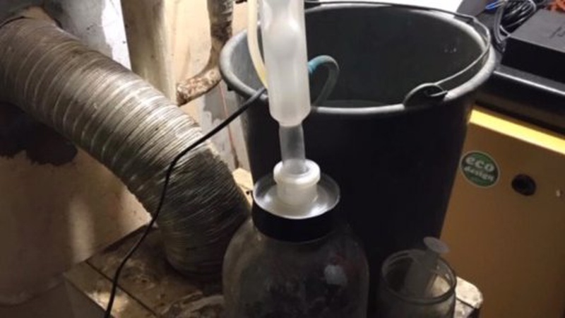 Лучанин у себе вдома облаштував нарколабораторію