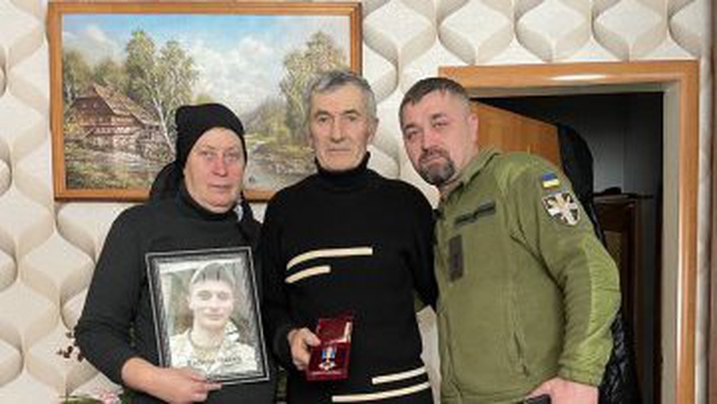 На Волині батькам загиблого Героя вручили посмертний орден сина