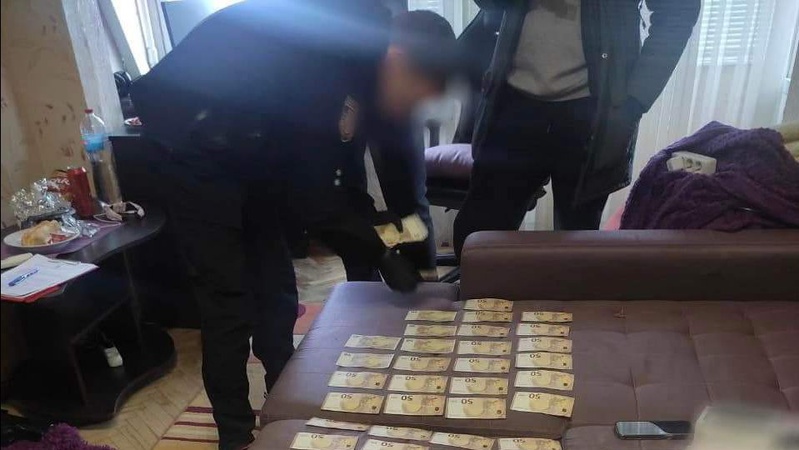 Волинські поліцейські встановили шахраїв, які ошукували громадян на сотні тисяч гривень по всій країні