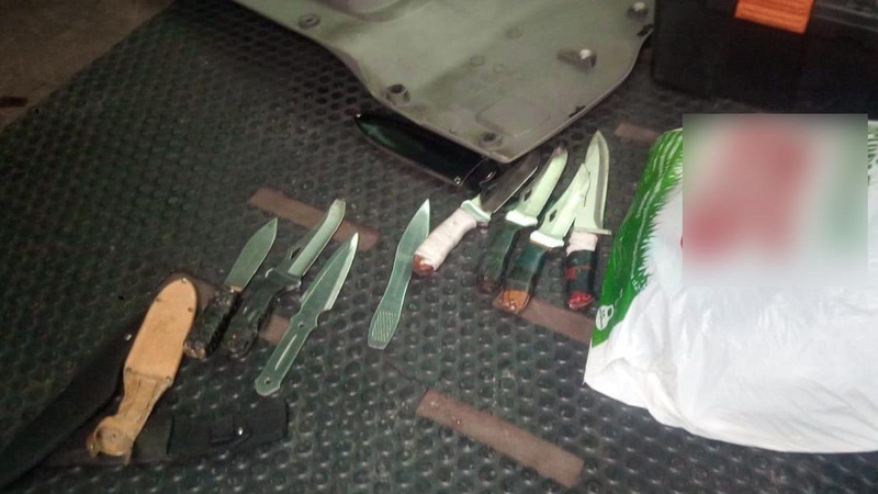 У районі на Волині затримали чоловіка, який хотів перевезти арсенал ножів