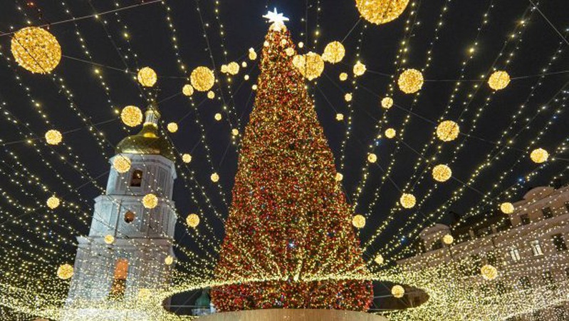 Чи встановлять в Києві головну новорічну ялинку