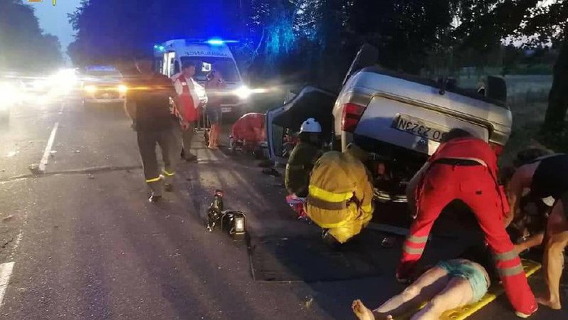 Смертельна ДТП під Києвом: дві особи загинуло та 11 постраждало