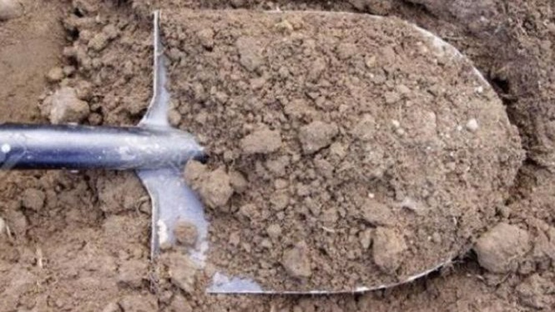 У місті на Волині врятували чоловіка, якого засипало ґрунтом у траншеї