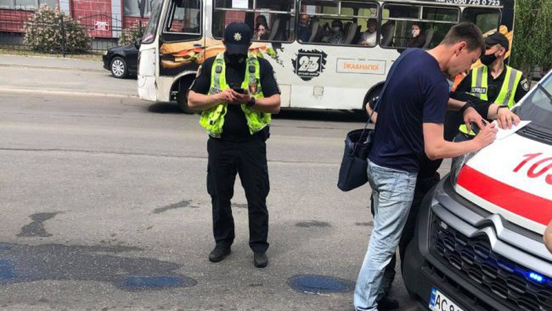 Водію, який у Луцьку збив батька з дітьми на «зебрі», повідомили про підозру