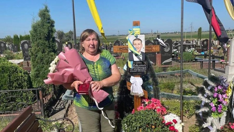 У Рожищі батькам загиблого Героя вручили посмертну нагороду сина