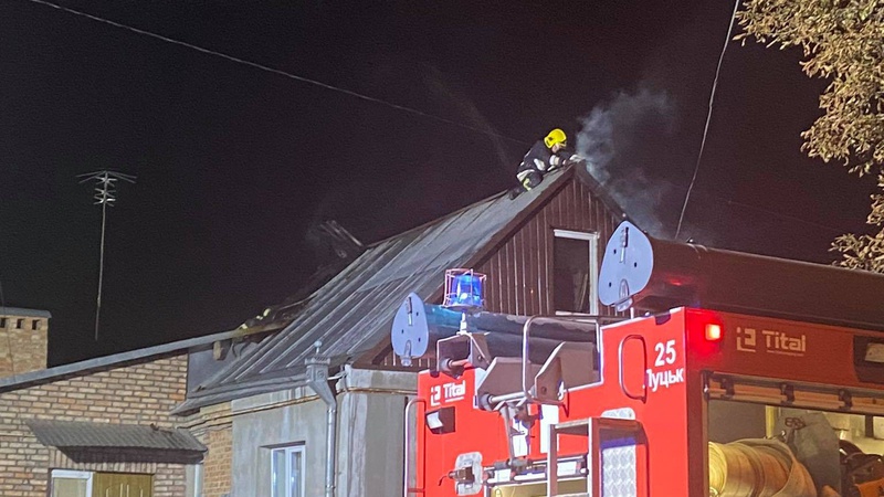 У Луцьку горів дах житлового будинку
