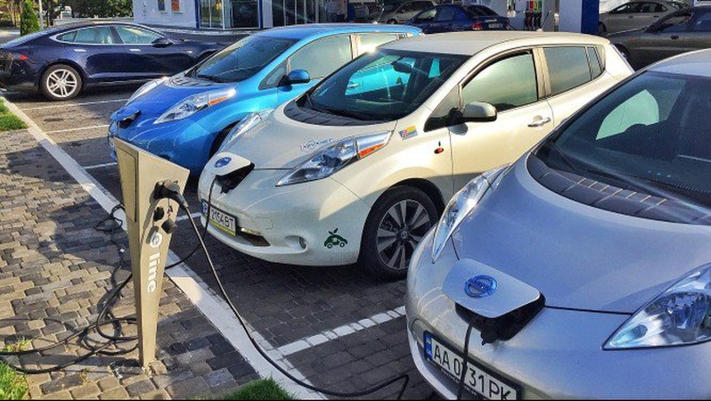 На Волині від початку року втричі збільшилася кількість електрокарів: скільки налічують