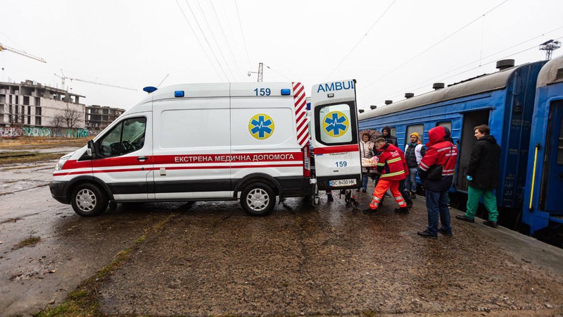 Важкопоранених дітей привезли у спецвагонах «Укрзалізниці» до Львова
