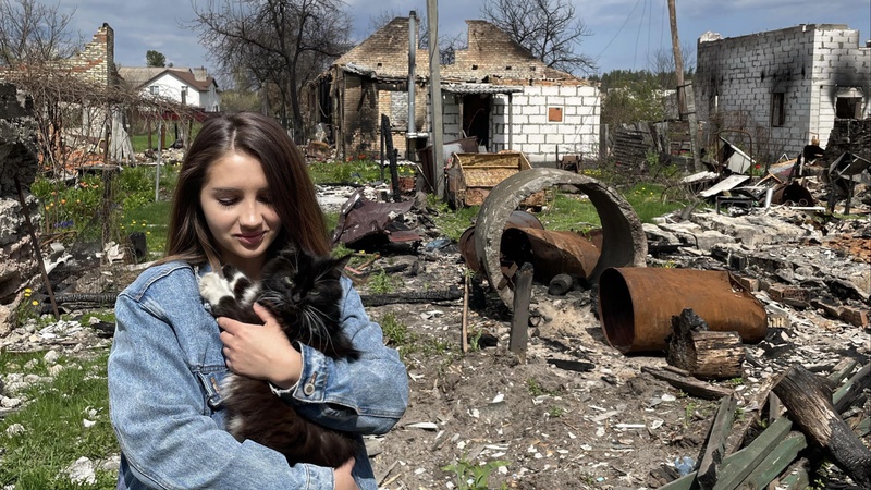 «Раніше мама просила не знімати шапку, а тепер - «бронік», - волинянка про волонтерство під час війни