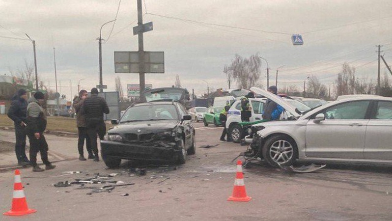 У Луцьку на перехресті не розминулись BMW та FORD
