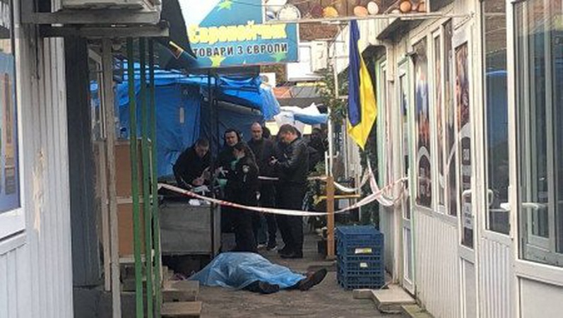 Побиття на Північному ринку у Луцьку: чоловік помер в реанімації від удару ліктем та падіння