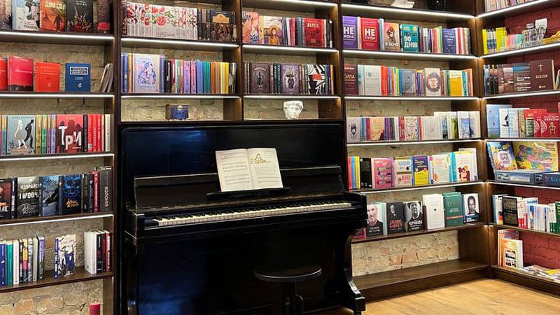 Кав’ярня-книгарня: у Луцьку відкрили новий заклад. ФОТО