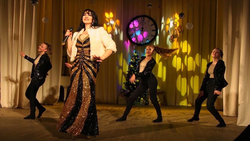 Заслужена артистка України з Волині на своїх концертах збирає гроші для ЗСУ