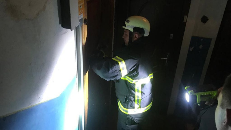 У Луцьку рятувальники визволили трирічну дитину із зачиненої квартири