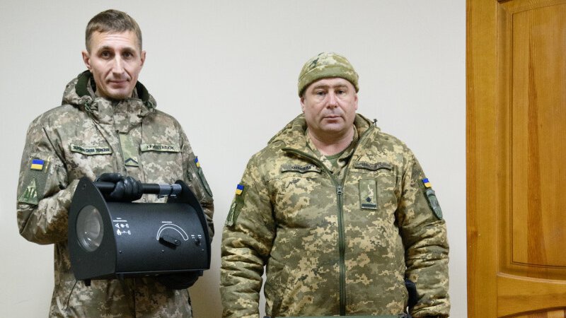 Луцька міська рада передала військовим 10 пошукових прожекторів