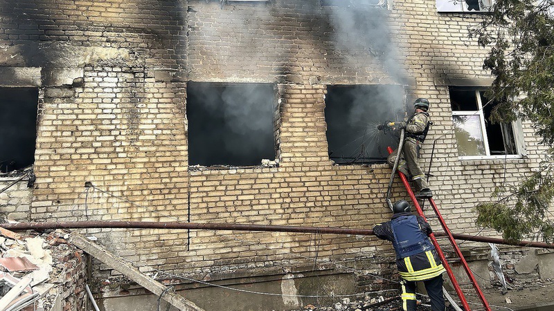 «Тут нема живого місця», - волинські рятувальники про роботу біля лінії фронту на Донеччині