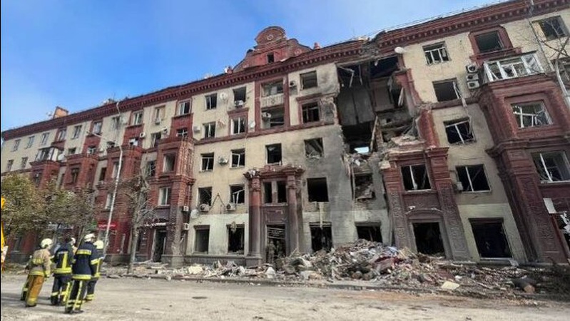 Поліція показала перші хвилини після ракетного удару по Запоріжжю. ВІДЕО