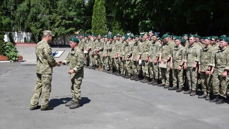 На Волині звільнили в запас ЗСУ майже 300 строковиків-прикордонників