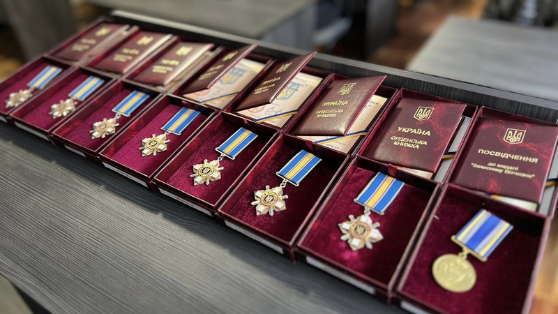 Родинам загиблих Героїв з Нововолинської громади вручили відзнаки. ФОТО