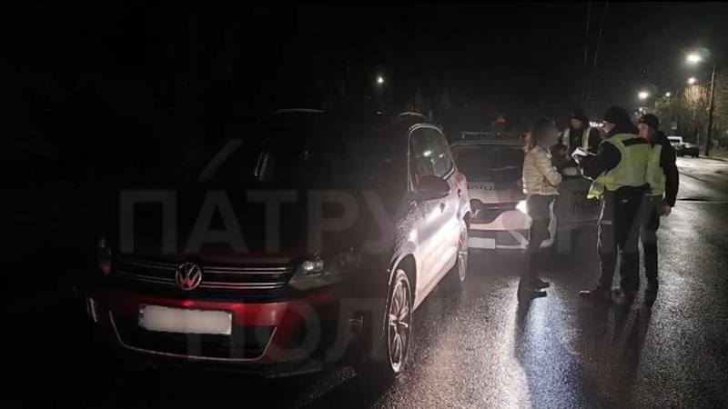 У Луцьку п’яна водійка втікала від патрульних і пошкодила авто поліції