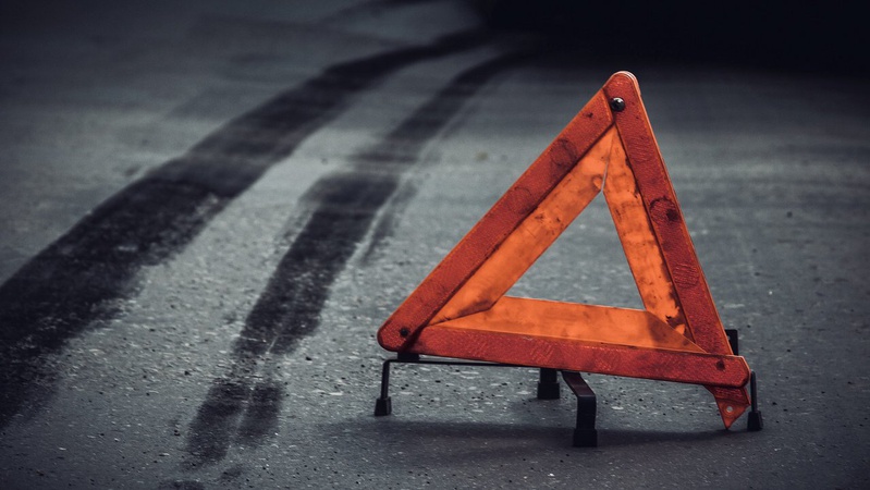 ДТП на Волині: автівка злетіла у кювет і протаранила ліхтар