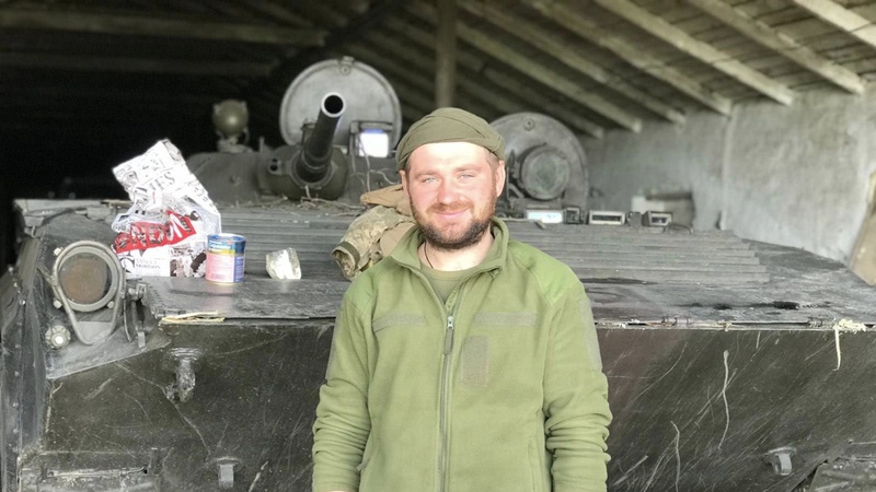 «Не плачте, мамо, ми тут стоїмо за Україну!»: спогади про загиблого Героя з Волині Миколу Деркача