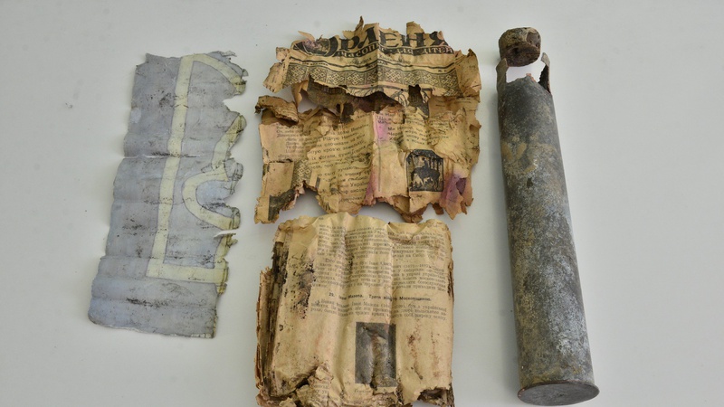 На Волині знайшли артилерійську гільзу зі схованими у ній старими українськими виданнями