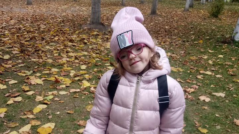 Восьмирічній лучанці збирають гроші на складну операцію