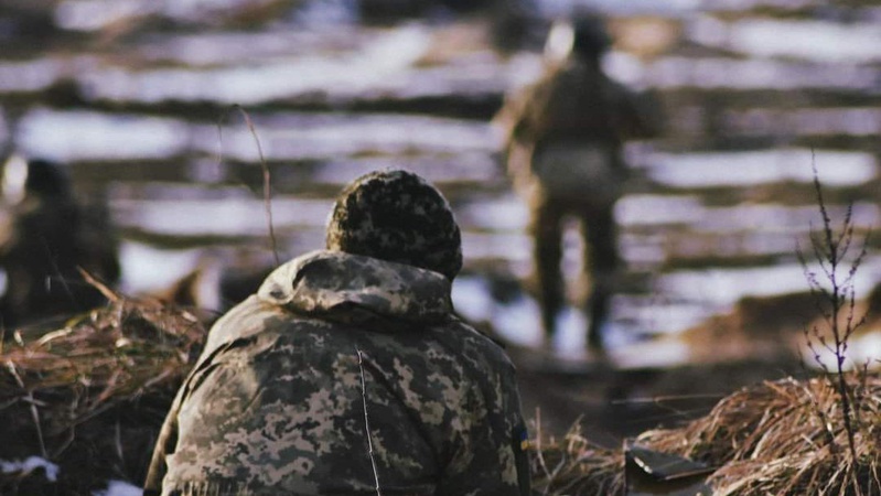 Українські захисники знищили за добу 810 окупантів, 1 літак, 1 гелікоптер, 12 артсистем