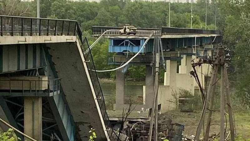 На Луганщині росіяни втрачають техніку, руйнують житлові квартали, примусово мобілізують місцевих чоловіків