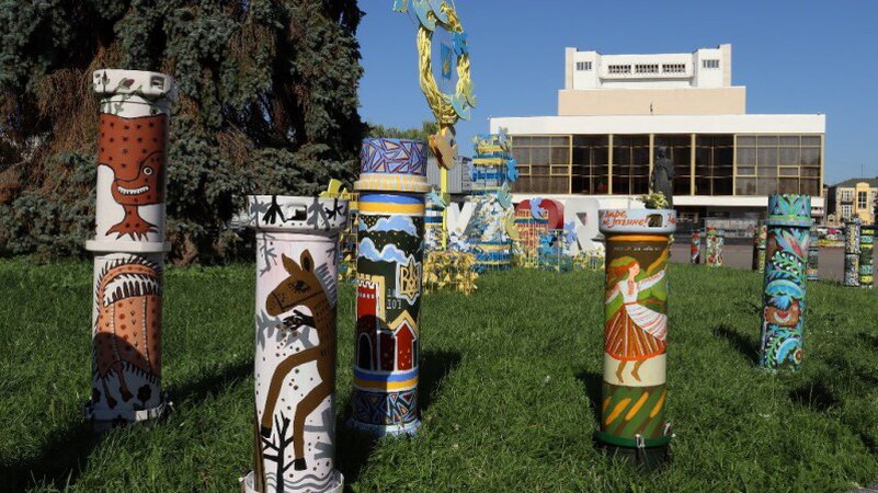 У Луцьку встановили артінсталяцію «Незламність» та збирають гроші для ЗСУ