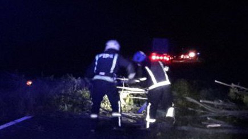 Поблизу Луцька рятувальники витягли вантажівку волонтерів, що застрягла