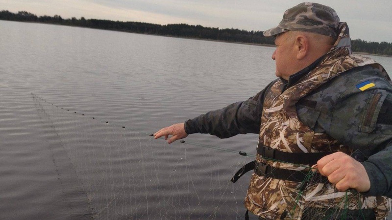 На волинських водоймах екологи вилучили 11 браконьєрських сіток