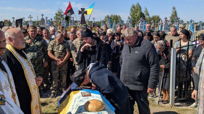 Витягувала побратимів з поля бою: Волинь попрощалася із 28-річною медикинею, яка загинула на фронті