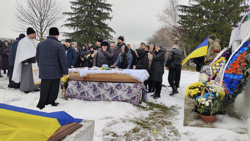 «Не встиг натішитися своєю кровиночкою»: у Копачівській громаді попрощалися із загиблим Героєм